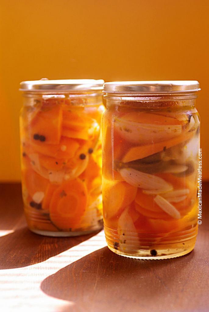 How to Make Mexican Pickled Carrots or Zanahorias en escabeche