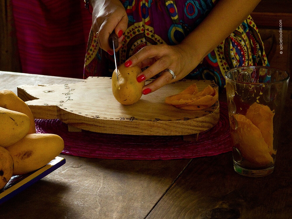 The Easiest and Fastest Way to Peel a Mango (Video Tutorial)