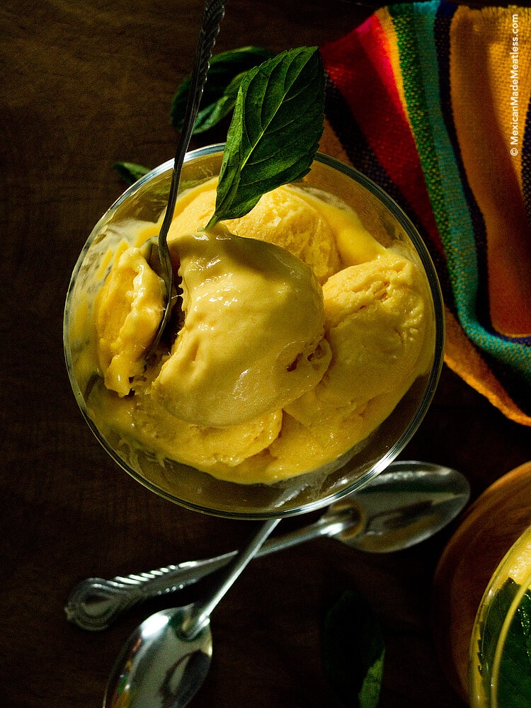 Mango ice cream made with only 4 ingredients & you don't need an ice cream maker! (helado de mango casero) | #mango #icecream #helado