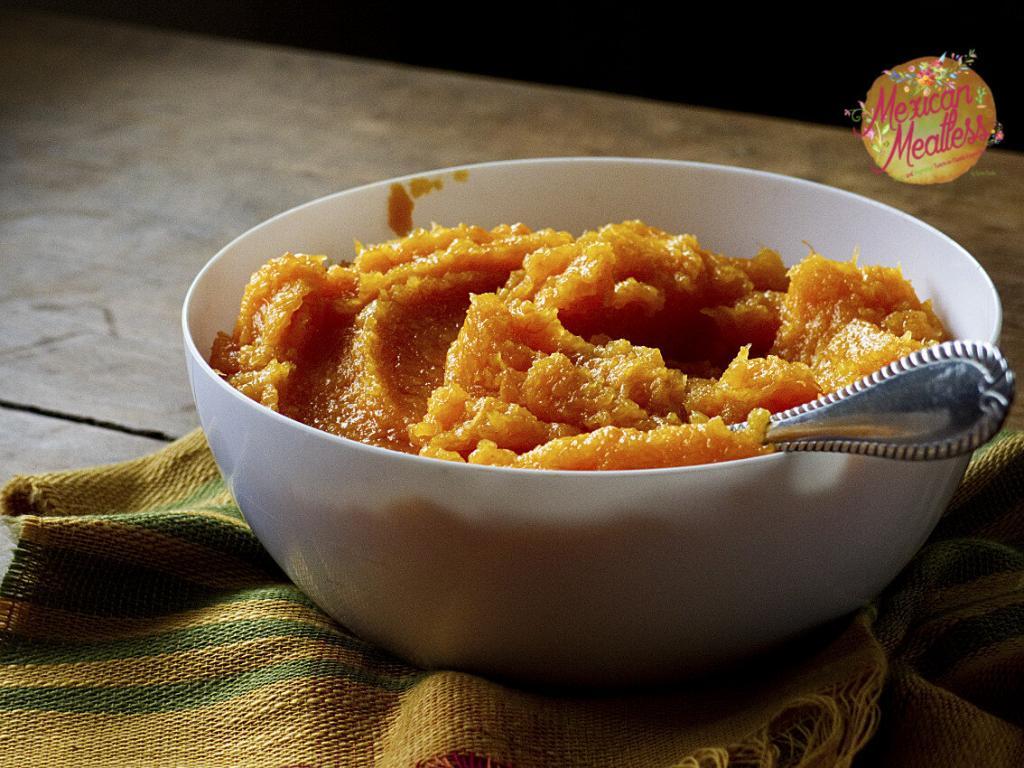 How to Make Pumpkin Puree From Scratch