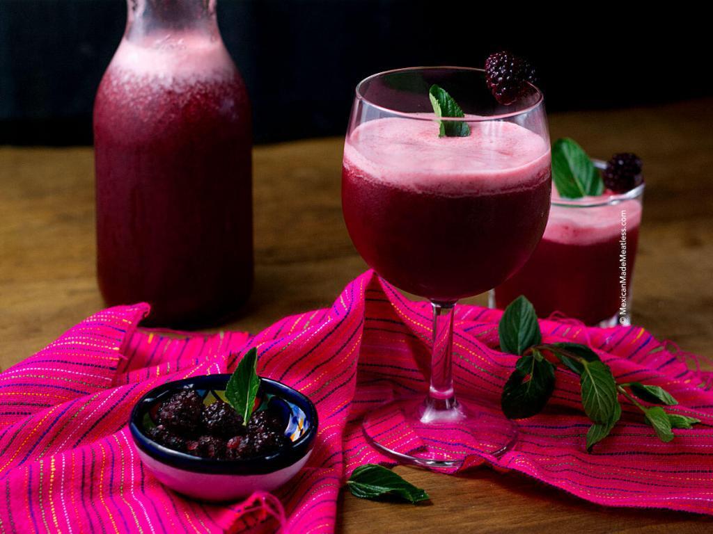Blackberry Mint Agua Fresca | A thirst quenching Mexican drink recipe 