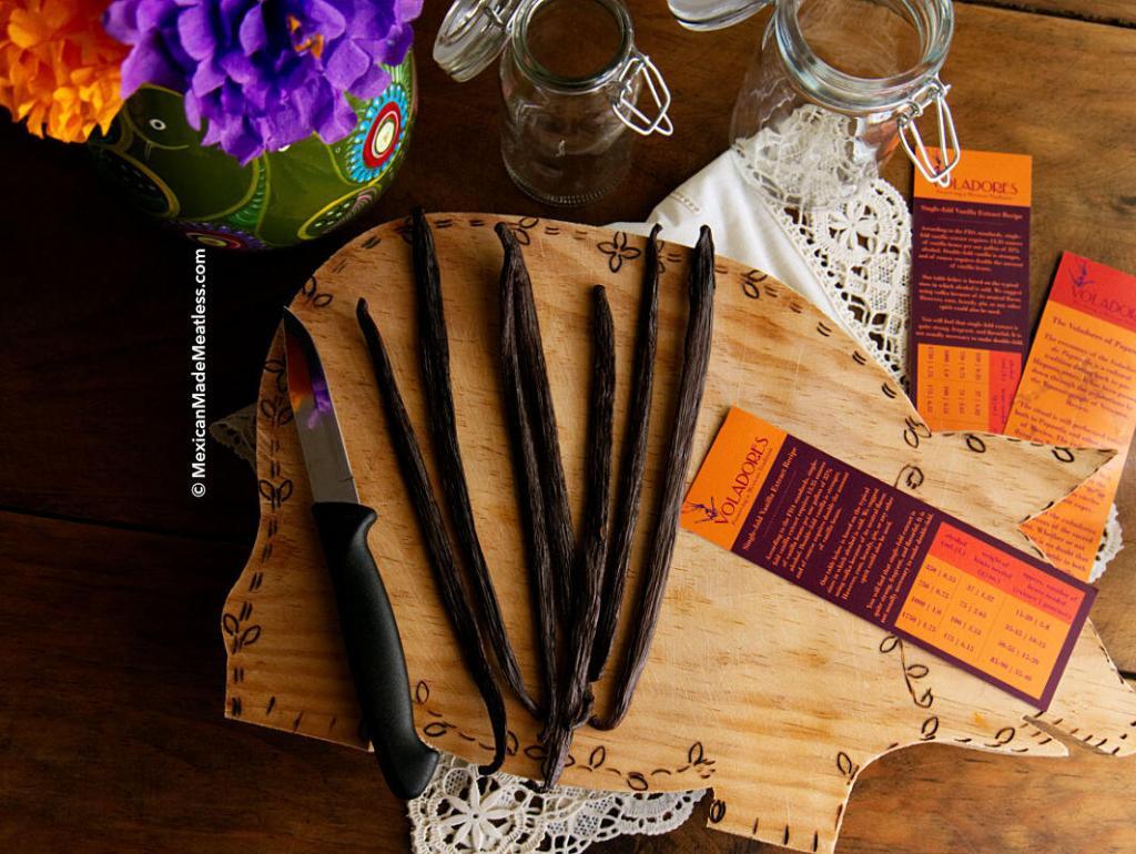 How to Make Vanilla Extract by @MexicanMadeMeatless