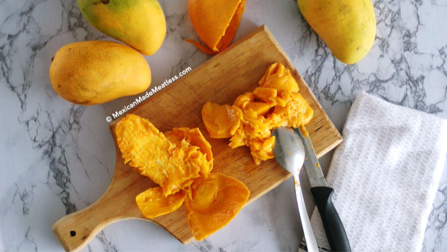 How to eat and peel a mango to prevent the juice from running down your hands.