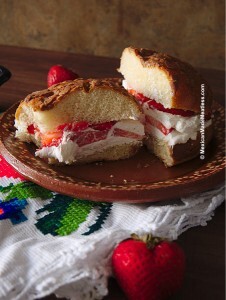 Stuffed conchas can be made with Nutella or whipped cream and strawberries.