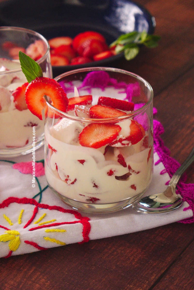 Best Fresas con Crema (Mexican Strawberries & Cream)