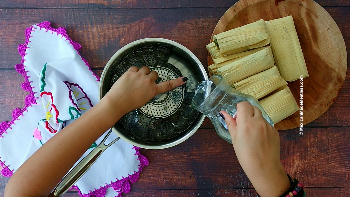 https://mexicanmademeatless.com/wp-content/uploads/2022/11/How-to-Steam-Tamales-without-Steamer_02.jpg