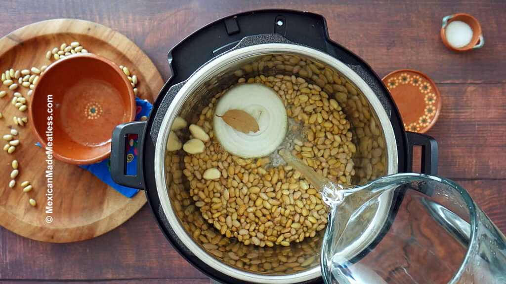 Showing how to cook peruvian beans in an Instant Pot