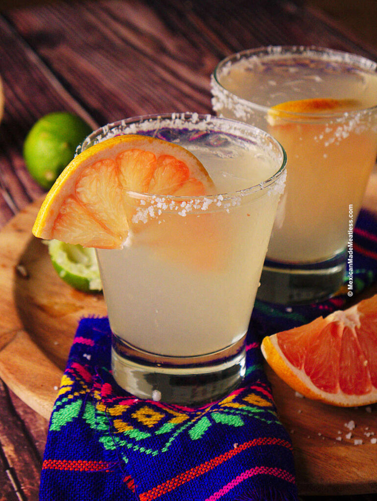 A low-calorie or skinny paloma cocktail made with grapefruit and silver tequila.