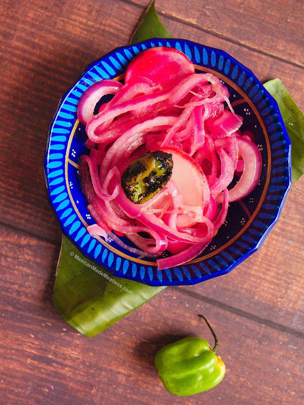 Easy & Quick Mexican Pickled Onions (cebollas curtidas)