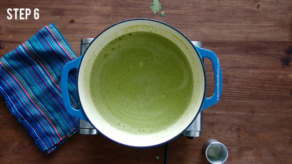 Cooking the espagueti verde sauce (or poblano cream sauce) inside a large blue and white pot.